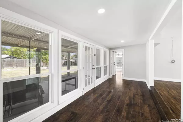 Kerrville, TX 78028,512 Ruth St