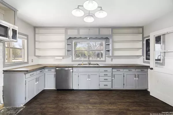 Kerrville, TX 78028,512 Ruth St