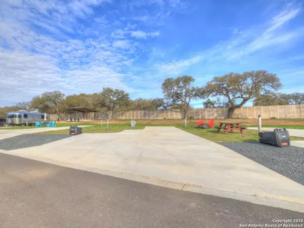 Fredericksburg, TX 78624,5386 RANCH ROAD 1376 #60