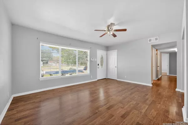 Universal City, TX 78148,189 National Blvd