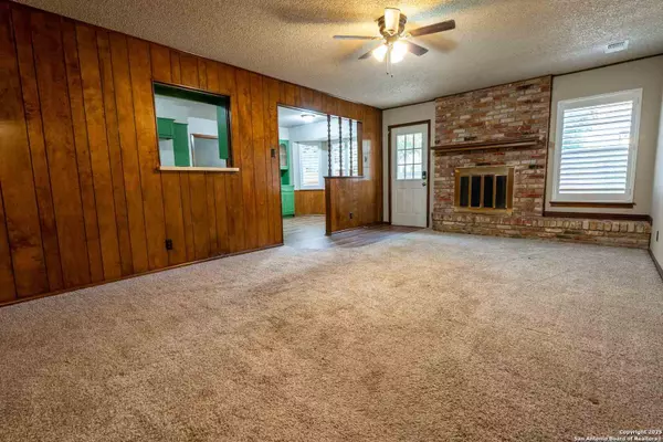 Universal City, TX 78148,123 Granada