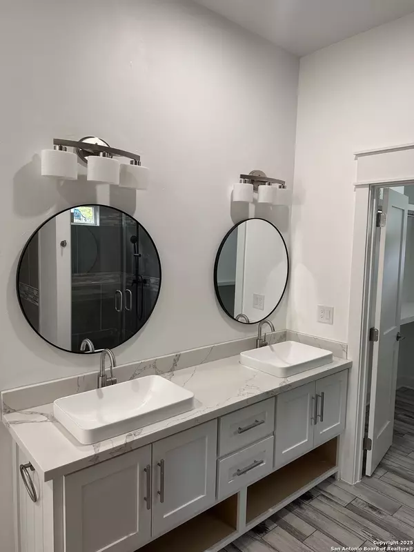 Kerrville, TX 78028,418 alvin