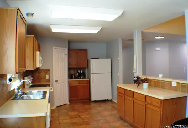 Schertz, TX 78154,1715 MOUNTAIN BROOK