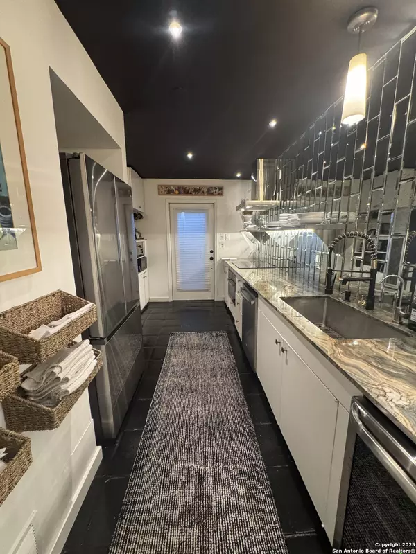 Alamo Heights, TX 78209,166 N NEW BRAUNFELS UNIT D