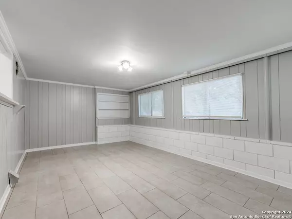 San Antonio, TX 78219-4216,215 MIDLAND DR