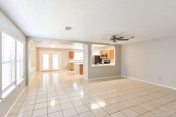 Converse, TX 78109-3103,8027 CHESTNUT CAPE DR