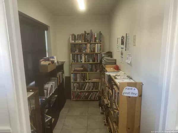 La Vernia, TX 78121,112 Chihuahua