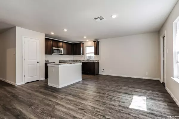 Seguin, TX 78155,227 Lopez