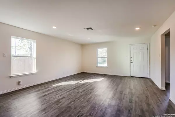 Seguin, TX 78155,907 Liberty