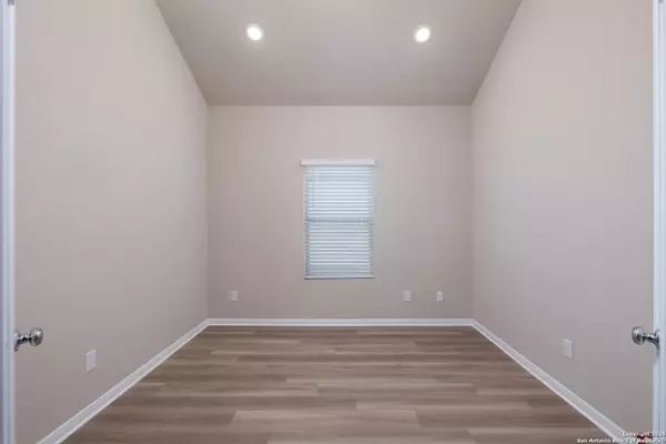 Seguin, TX 78155,1144 Water