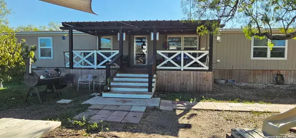 Pleasanton, TX 78064,275 W Trail