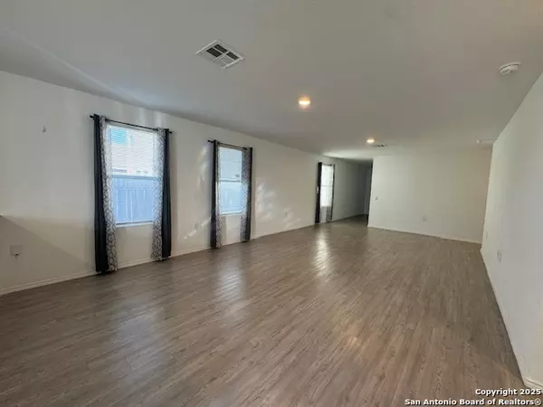 San Antonio, TX 78252,9127 Coronal Rings