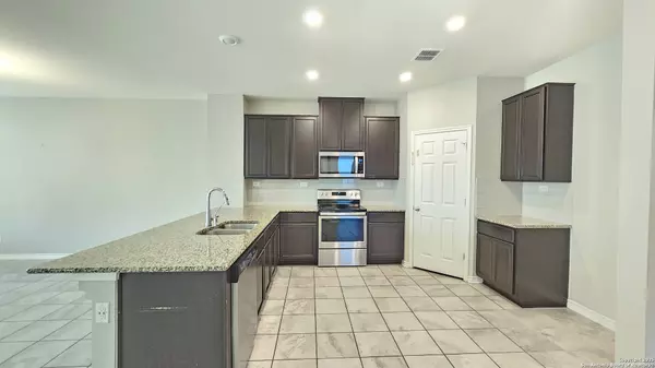 San Antonio, TX 78245,9922 Overlook Canyon