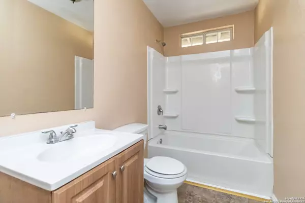 Seguin, TX 78155,411 Bismark