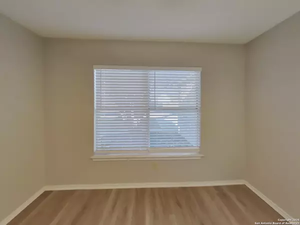 Converse, TX 78109,8230 Longhorn Ridge