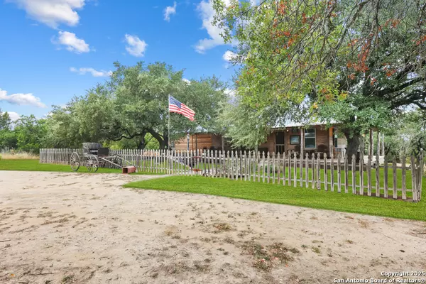 Pipe Creek, TX 78063,596 Oakridge Ln