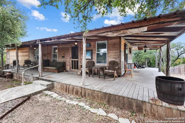 Pipe Creek, TX 78063,596 Oakridge Ln