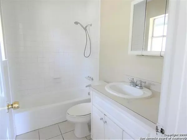 Beeville, TX 78102,210 Loma Linda