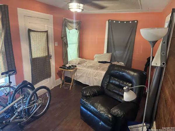 San Antonio, TX 78210,202 Weaver