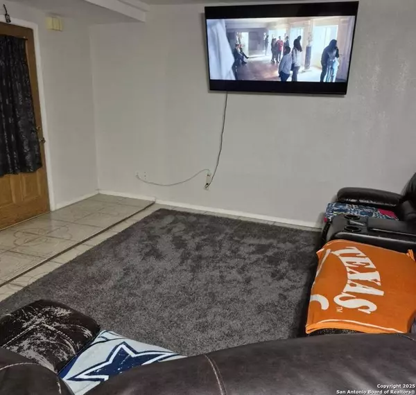 San Antonio, TX 78210,124 Mitchell St