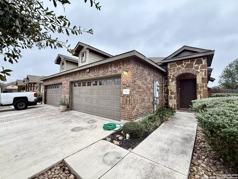 713/717 Creekside Cir, New Braunfels, TX 78130