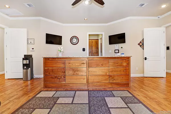 San Antonio, TX 78266,8122 whisper oak