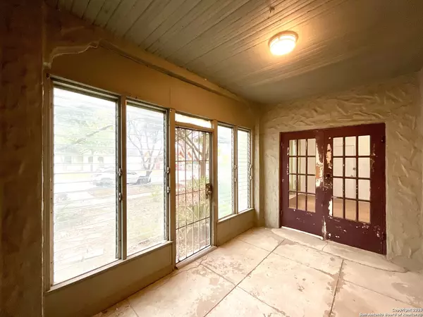 San Antonio, TX 78201-5037,1743 W SUMMIT AVE UNIT 1