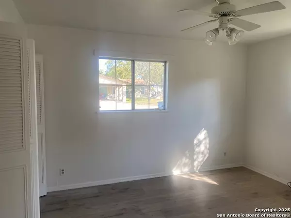 Kirby, TX 78219,5406 Sir Robert