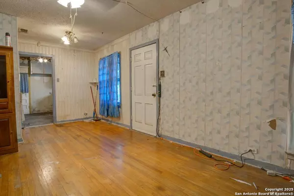 San Antonio, TX 78228,586 Overhill