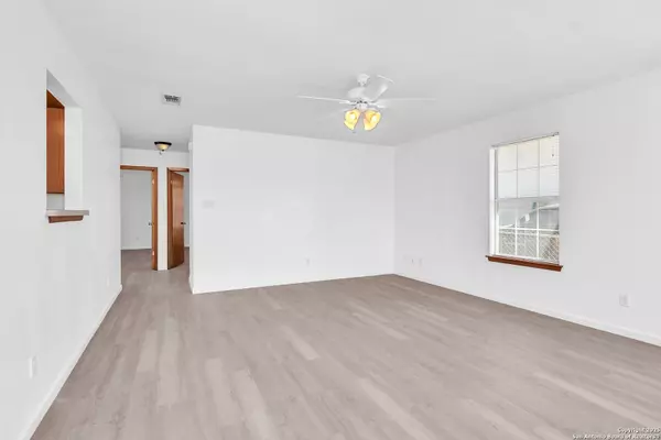 Boerne, TX 78006,612 E Theissen