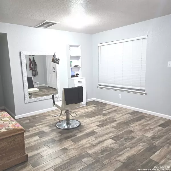 San Antonio, TX 78245,10015 Del Lago