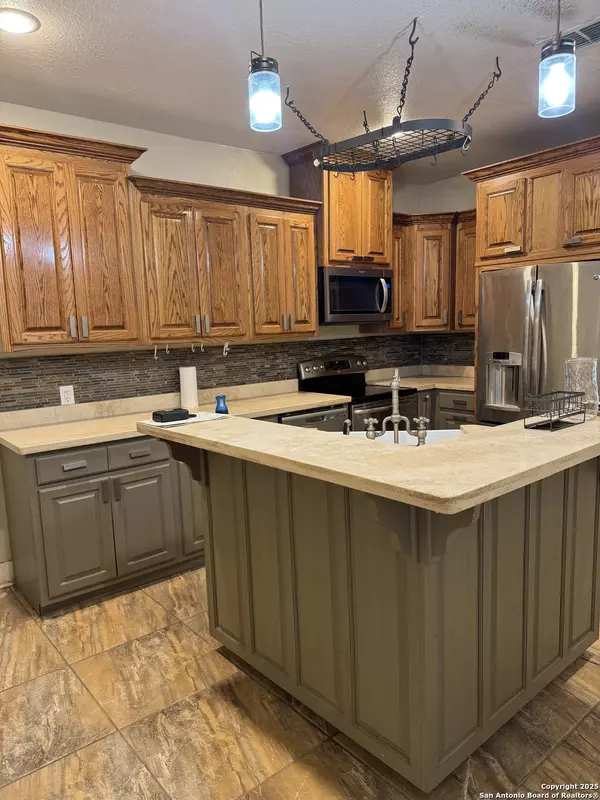 Brackettville, TX 78832,407 N Fort St