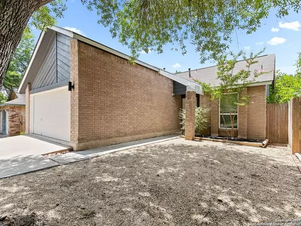 Converse, TX 78109,717 Meadow gate