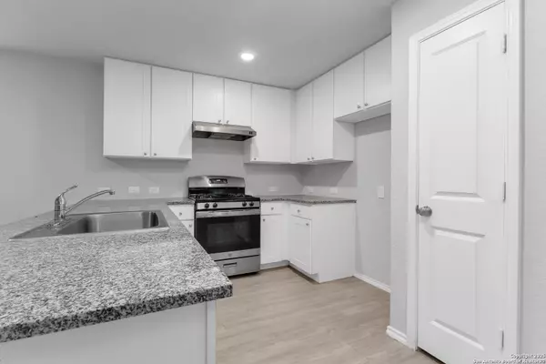 Converse, TX 78109,10746 Prusiner