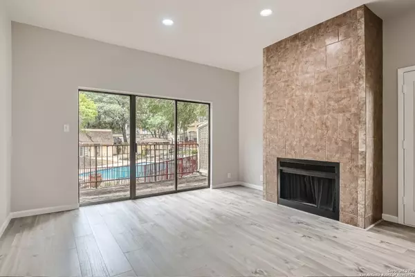 San Antonio, TX 78240,8642 fredericksburg UNIT 703