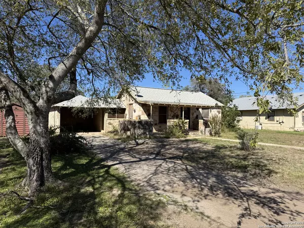 Uvalde, TX 78801,214 W Cargile