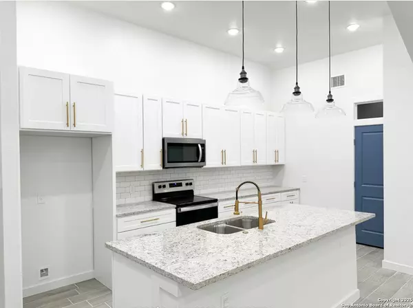 Blanco, TX 78606,107 S Lon Price