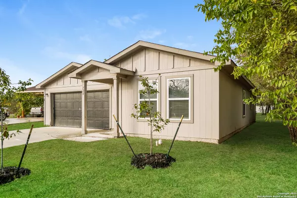 Seguin, TX 78155,728 Newton