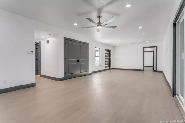 San Antonio, TX 78209,427 Laramie