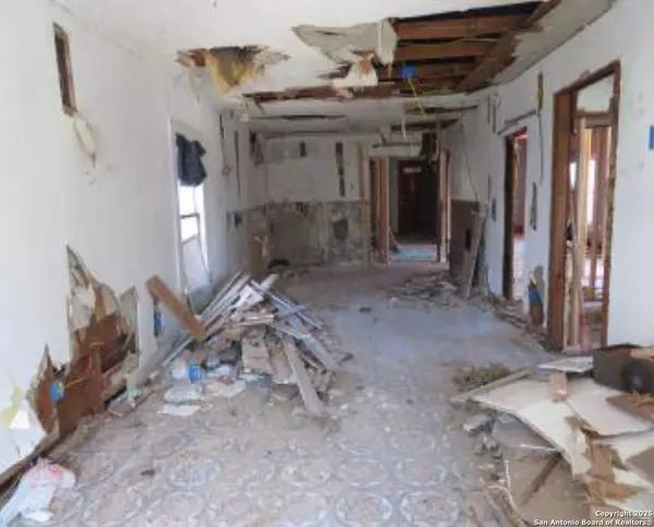 San Antonio, TX 78210,157 Halliday