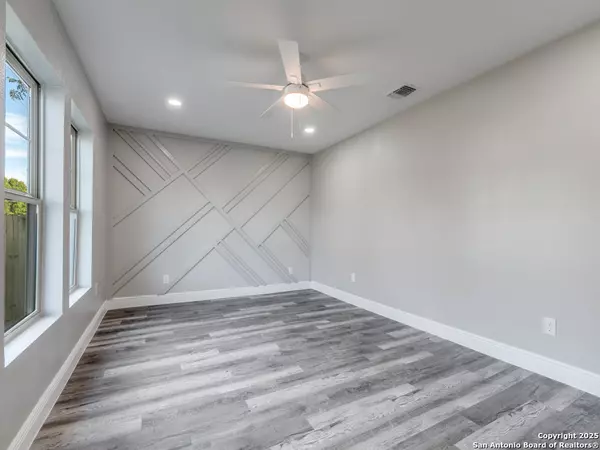 San Antonio, TX 78210,930 Schley Ave