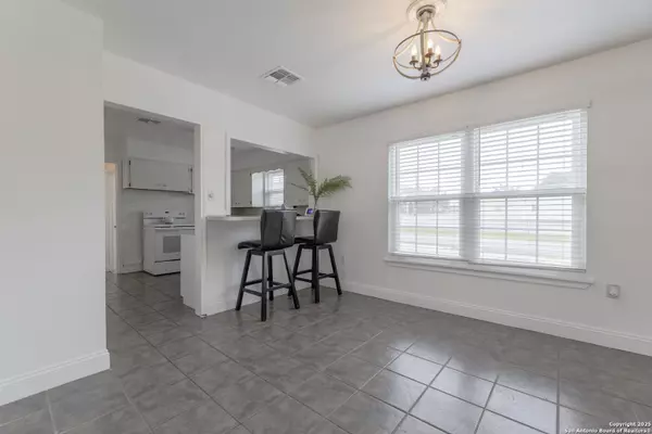 Lytle, TX 78052,15142 Mesquite St