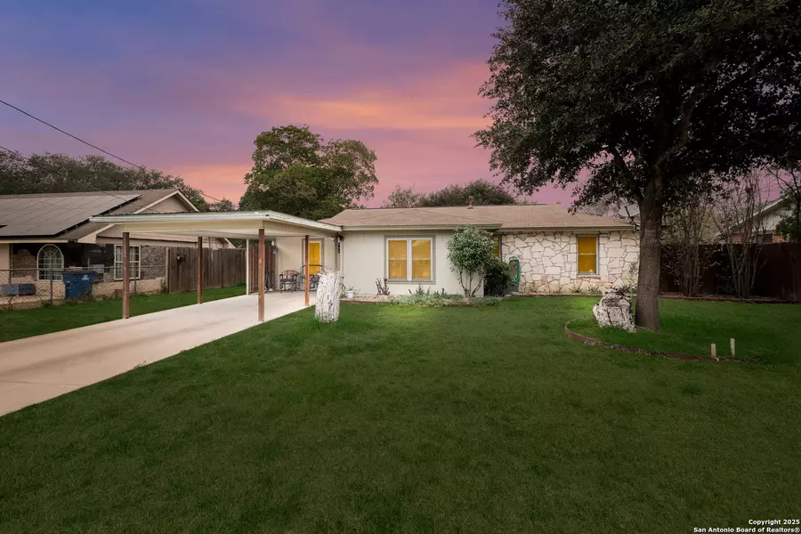 1415 Longhorn, Floresville, TX 78114