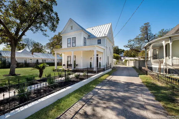 San Antonio, TX 78210,617 E Guenther