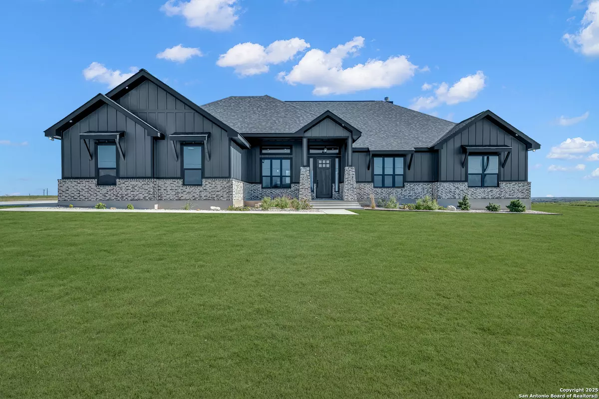 La Vernia, TX 78121,111 Sunset Dr