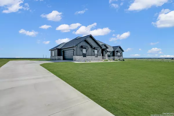 La Vernia, TX 78121,111 Sunset Dr