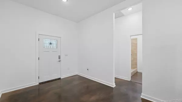 Elmendorf, TX 78112,4606 Lee Way