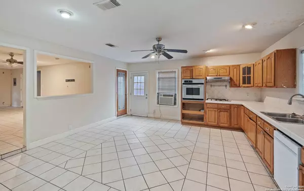 San Antonio, TX 78242,6238 Big Valley