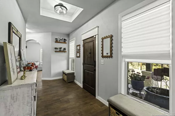 Lakehills, TX 78063,218 Mountain Side