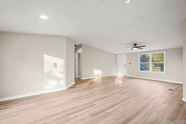 Von Ormy, TX 78073-3020,5246 SAVANNAH WAY